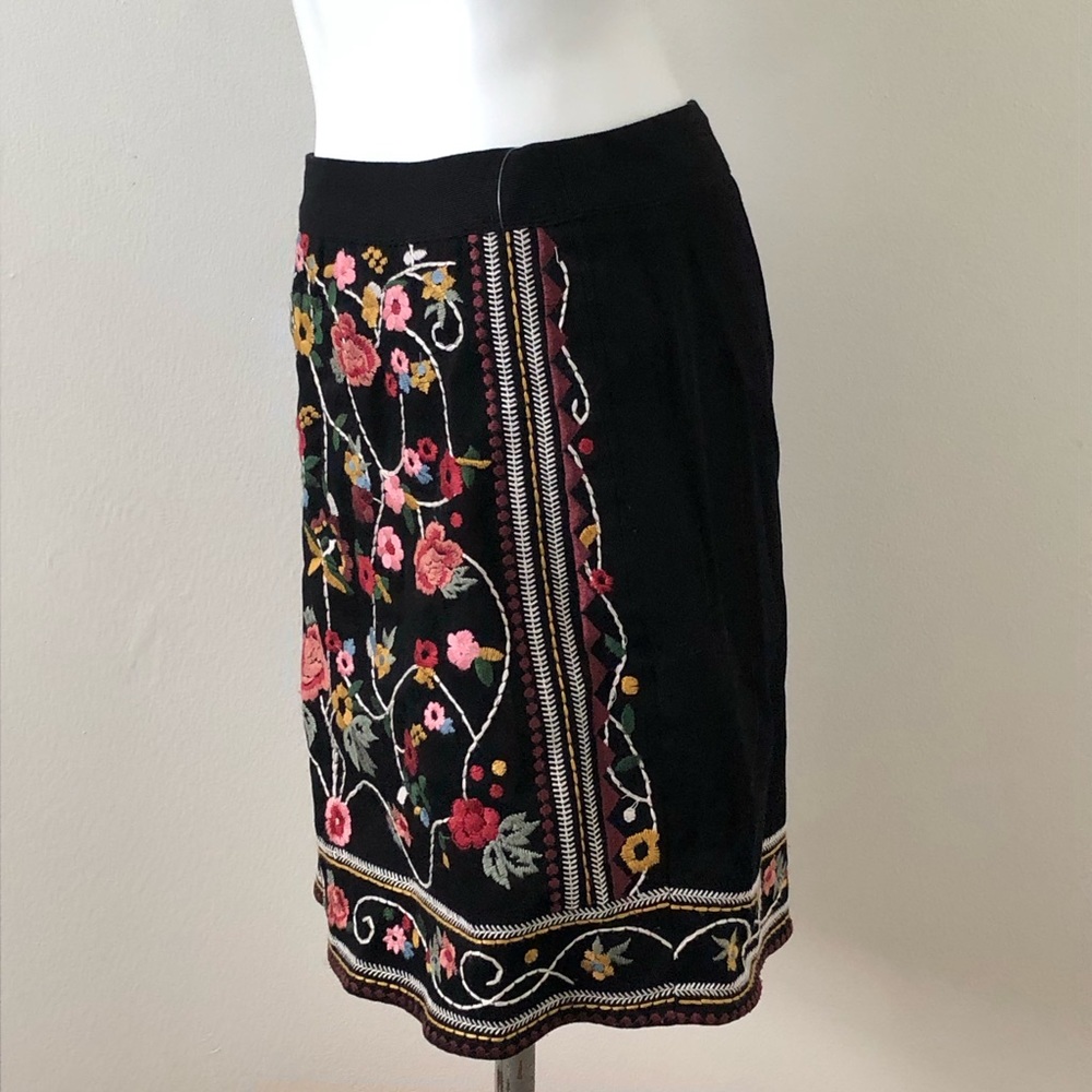 -SOLD- Anthropologie Black Braeve Embroidered Floral Mini Skirt Size Small - Picture 3 of 6